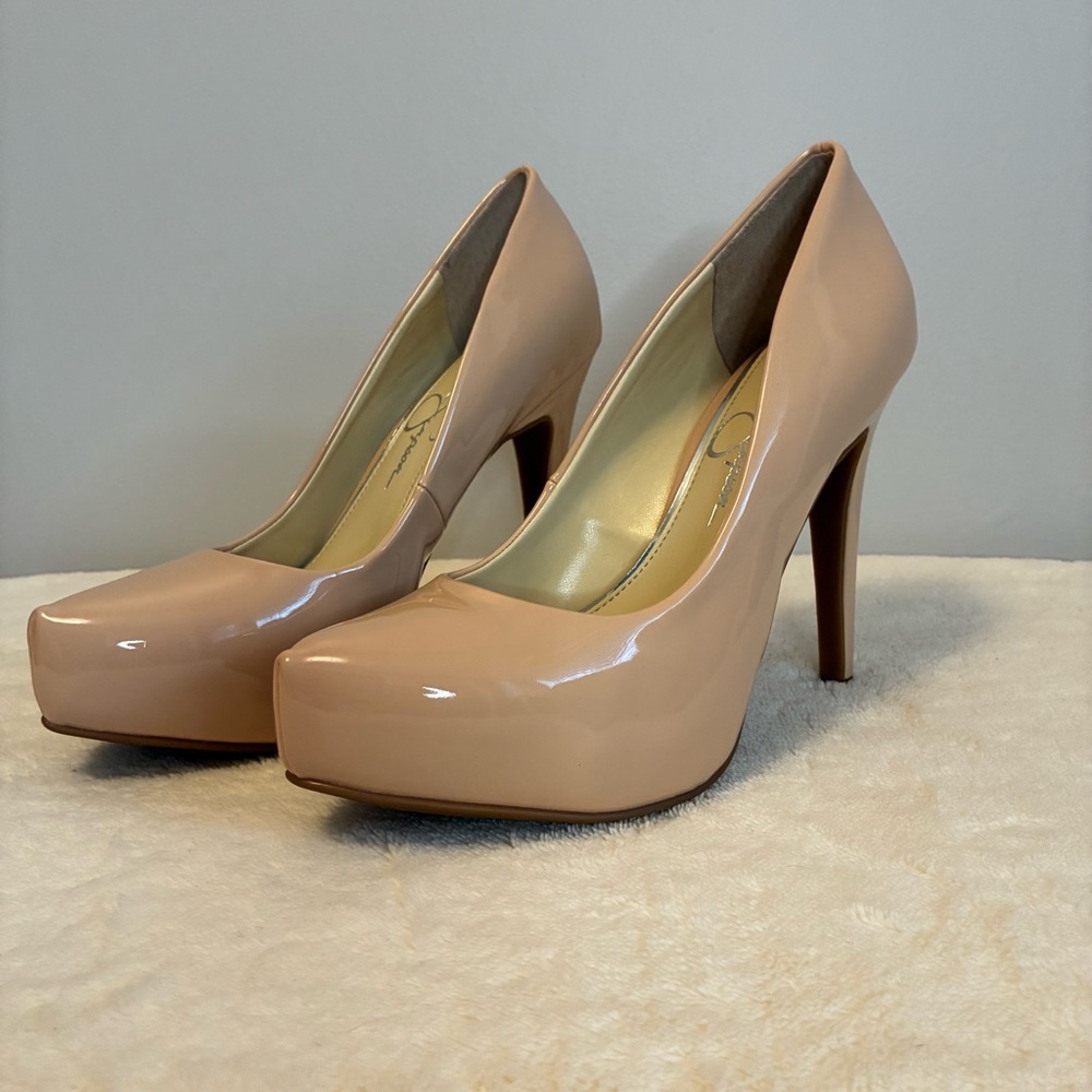 Jessica Simpson Nude Patent Platform Pumps - Picture 2 of 4